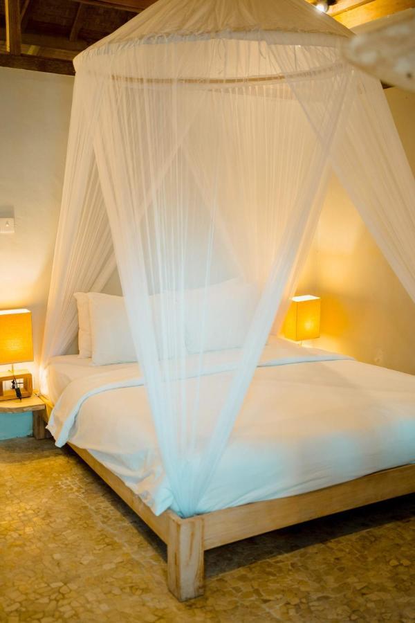 Bungalow Cafe Gili Beachfront Gili Meno Ngoại thất bức ảnh