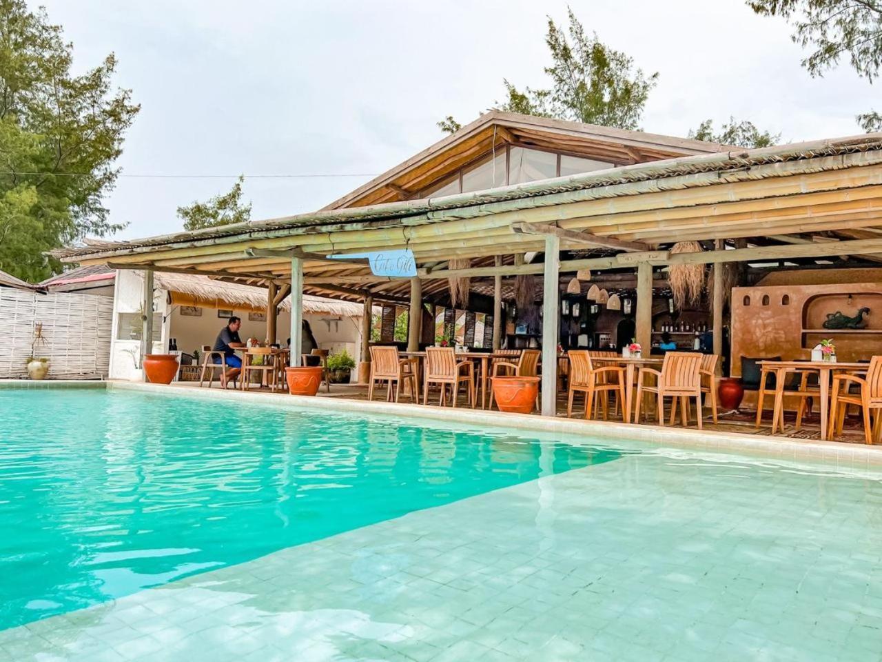Bungalow Cafe Gili Beachfront Gili Meno Ngoại thất bức ảnh