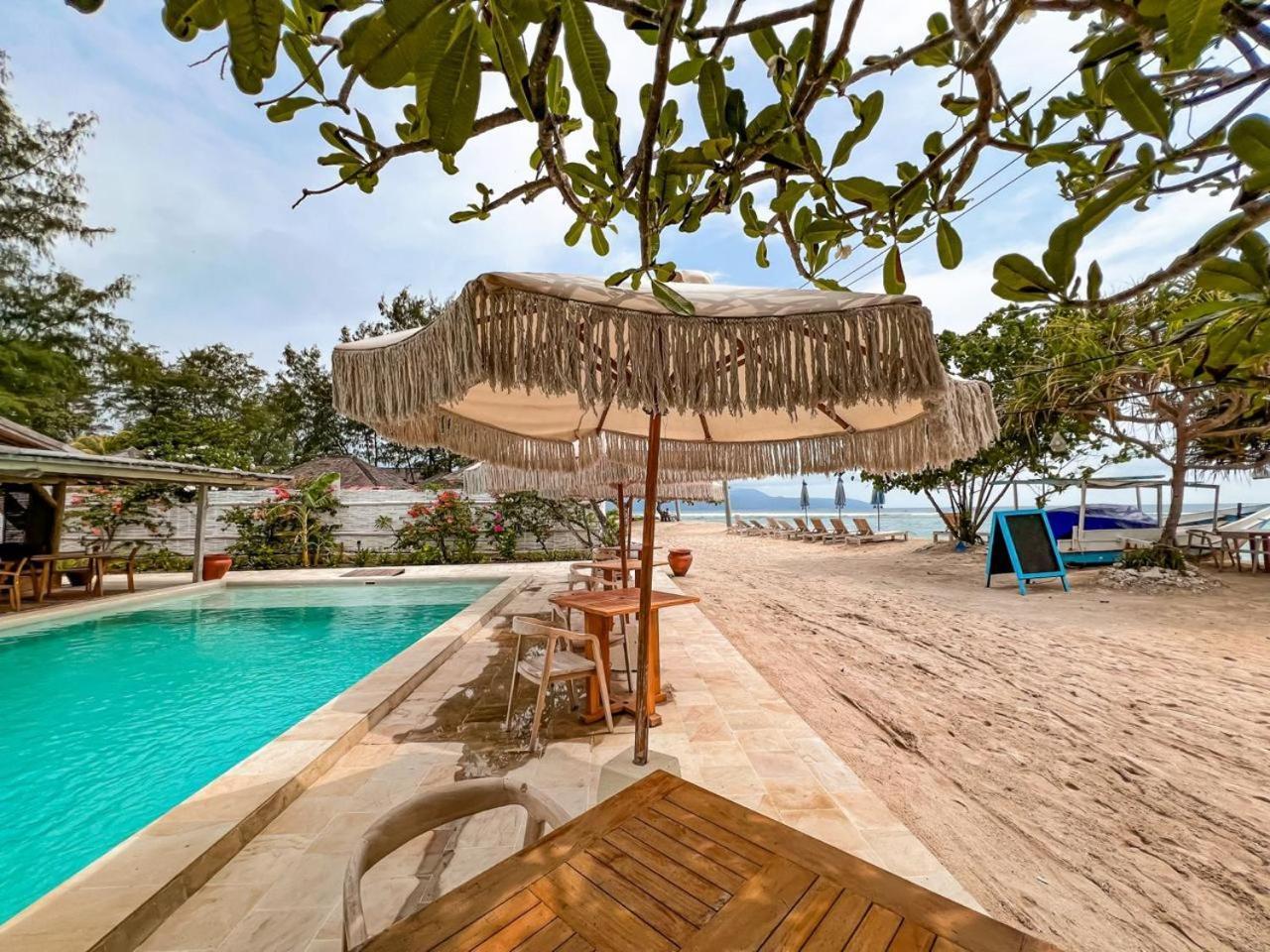Bungalow Cafe Gili Beachfront Gili Meno Ngoại thất bức ảnh