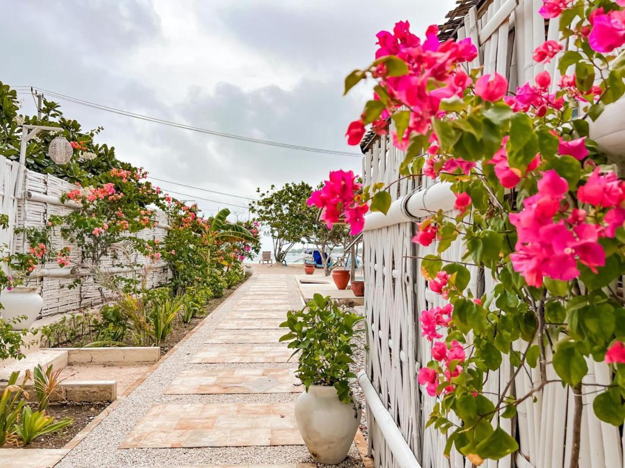 Bungalow Cafe Gili Beachfront Gili Meno Ngoại thất bức ảnh
